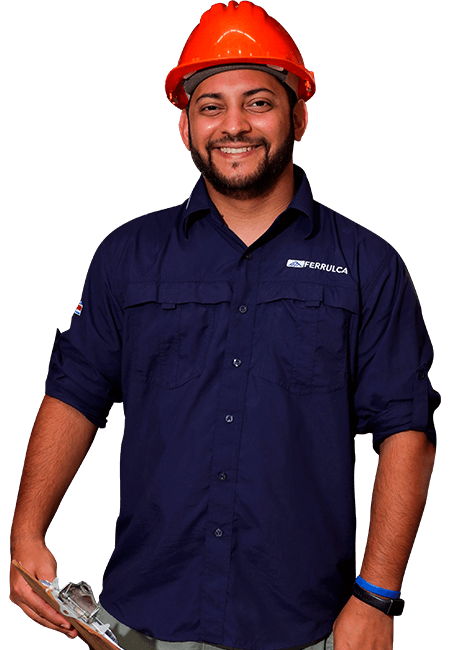 trabajador de ferrulca con casco anaranjado